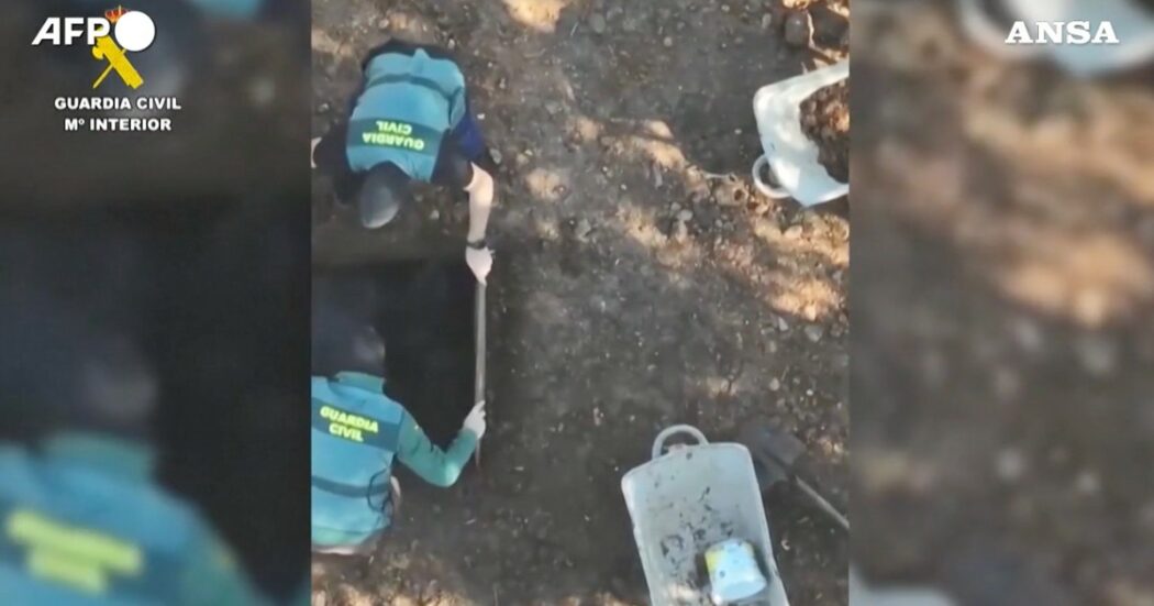 Spagna, sette tonnellate di cocaina sepolte in una fattoria: la droga viaggiava a bordo delle “narcolanchas”