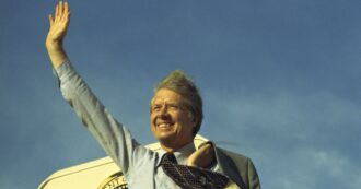 Copertina di Morto Jimmy Carter, l’ex presidente Usa aveva 100 anni: dai campi di arachidi in Georgia alla Casa Bianca, fino al Nobel per la Pace nel 2002