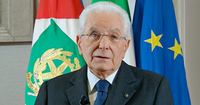 “Invenzioni blasfeme”: la Russia all’attacco di Mattarella dopo il paragone tra Mosca e il Terzo Reich. Meloni: “Offesa l’intera nazione”