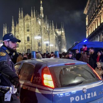 Copertina di Capodanno a Milano,  50 ‘espulsi’ dalla movida ma senza aver fatto reati