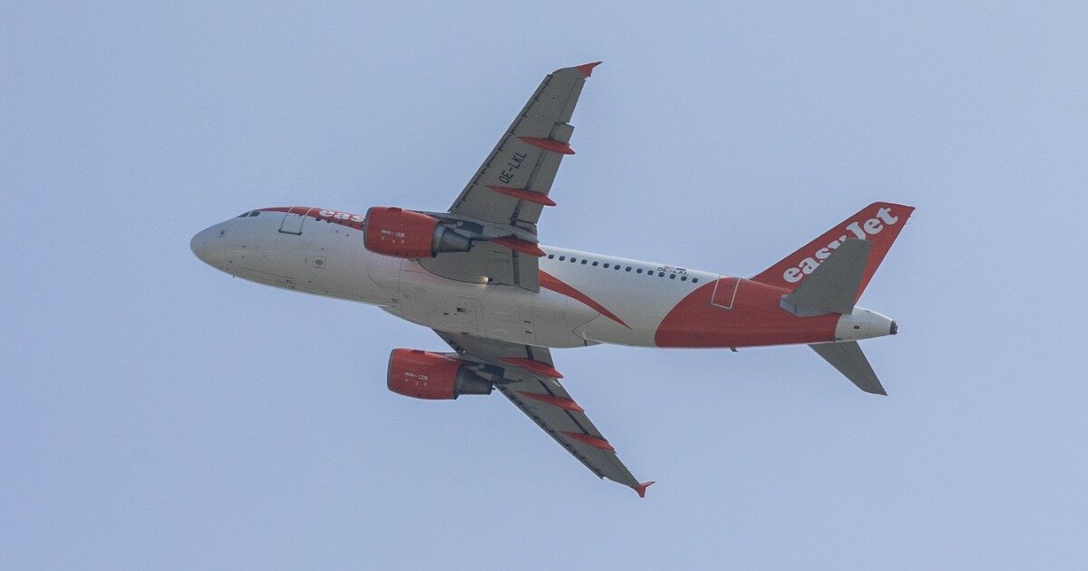 “Ad agosto i prezzi dei biglietti aerei low cost ai minimi: se si resta in Italia si fa andata e ritorno da 27 euro”: l’analisi di Eurostat