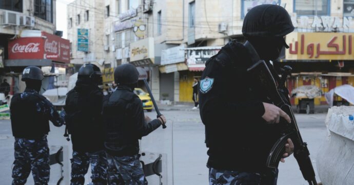 Stretta militare di Abu Mazen insidiato dagli islamisti in casa