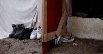 Copertina di Donna violentata in una baraccopoli a Napoli: arrestato un clochard di 37 anni