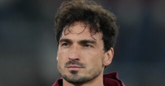 Copertina di As Roma, Hummels: “Sbalordito dall’esonero di De Rossi. Vi racconto com’era Juric fuori dal campo. Il mio futuro? Ecco quando deciderò”