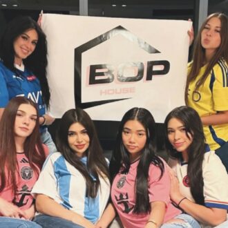 Copertina di Nella villa delle OnlyFanser non c’è posto per la 17enne