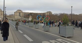 Copertina di La mostra sotto la Tour Eiffel, il Trocadero, il centro Emile Anthoine: dopo 5 mesi cosa resta a Parigi delle Olimpiadi 2024