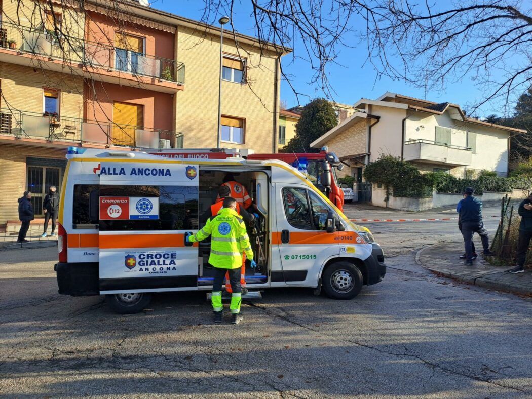 Due pedoni le vittime nell’incidente avvenuto questa mattina in zona Torrette ad Ancona, 4 Gennaio 2025. ANSA/DANIELE CAROTTI