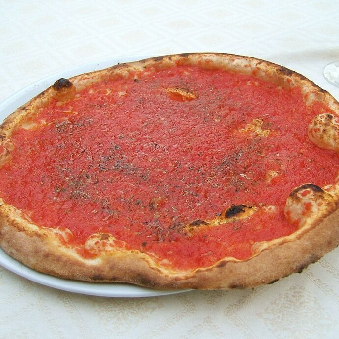 “Pizza marinara a 17 euro? Sono i nostri prezzi del Capodanno”: un cameriere lascia senza parole alcuni cliente furiosi per lo scontrino “pazzo”