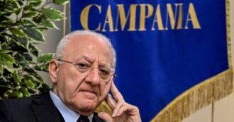 Copertina di De Luca, altra scure. Sul 3° mandato c’è  pure il ricorso al Tar