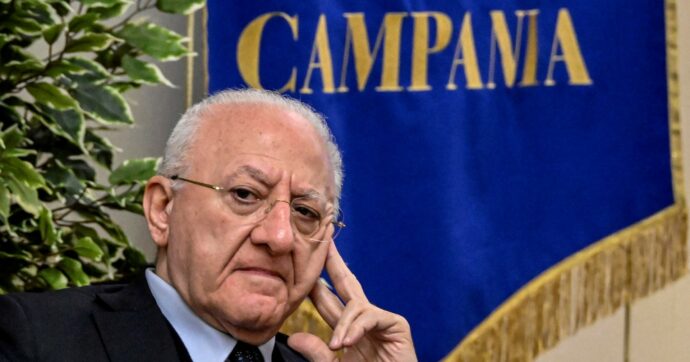 De Luca, altra scure. Sul 3° mandato c’è  pure il ricorso al Tar