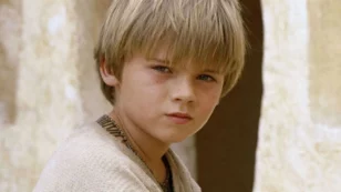 Copertina di “Soffro di schizofrenia da 15 anni, sono in riabilitazione e con la terapia sto abbastanza bene”: parla Jake Lloyd, l’ex piccolo Anakin Skywalker di Star Wars