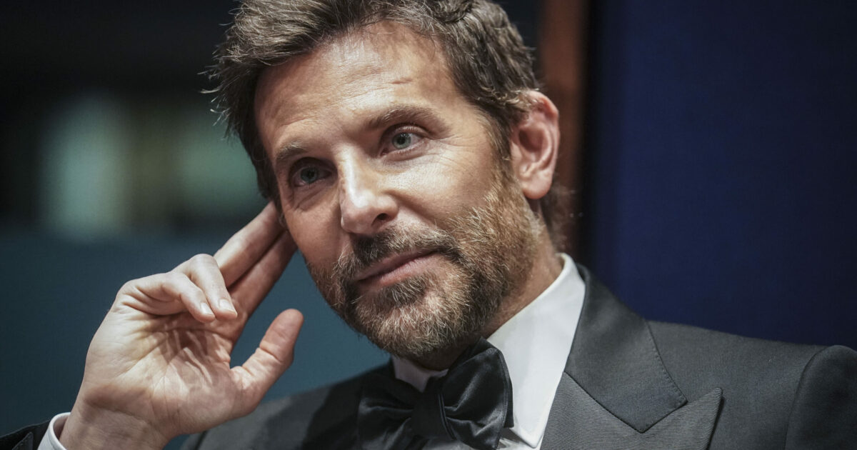 Bradley Cooper compie 50 anni, il divo italo irlandese dagli occhi di ghiaccio e dai capelli ribelli innamorato della modella Gigi Hadid