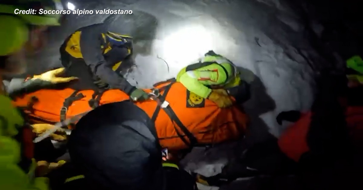 Escursionista scivola per cento metri in un canalone in Valsesia: le immagini dei soccorsi