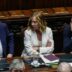 Copertina di Manovra, verso il vertice di maggioranza sui nodi. Salvini: “Le banche finanzino il piano casa”. Tajani: “No a più tasse su affitti e dividendi”