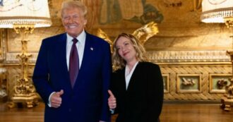 Copertina di Meloni incontra Donald Trump a Mar-a-Lago. Elogi dal tycoon: ‘Ha preso d’assalto l’Europa’. Nyt: ‘Pressing aggressivo sul caso Cecilia Sala’