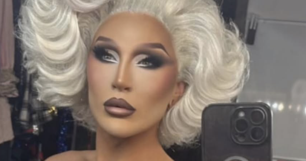 È morta The Vivienne, la drag queen di successo aveva vinto la prima edizione di RuPaul’s Drag Race UK. La famiglia distrutta chiede il rispetto per la privacy