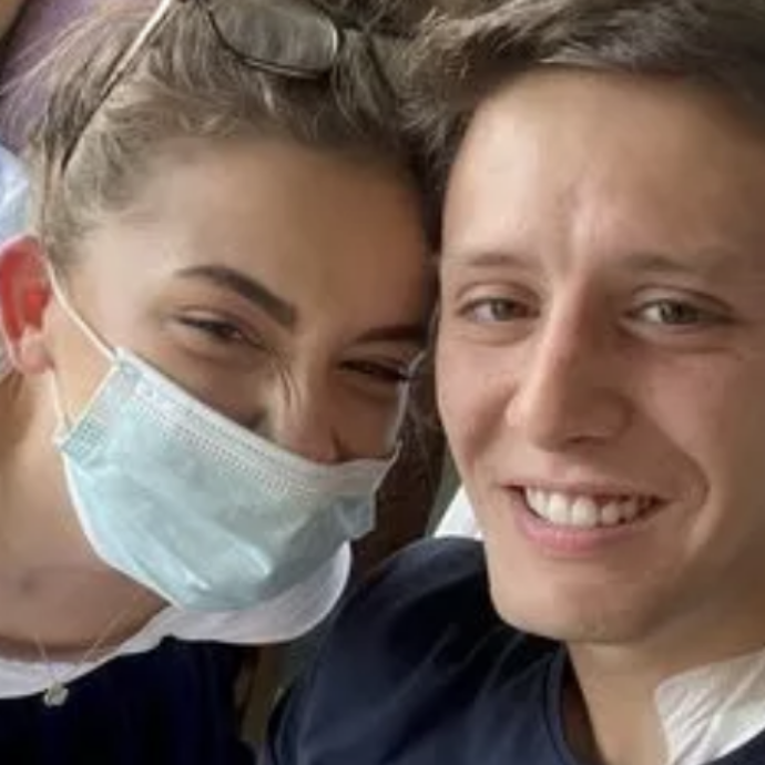 “Al primo appuntamento l’ospedale ci ha chiamato per dire che uno di noi aveva il cancro”: la storia drammatica dei giovani coniugi Chloe e Josh Jackson