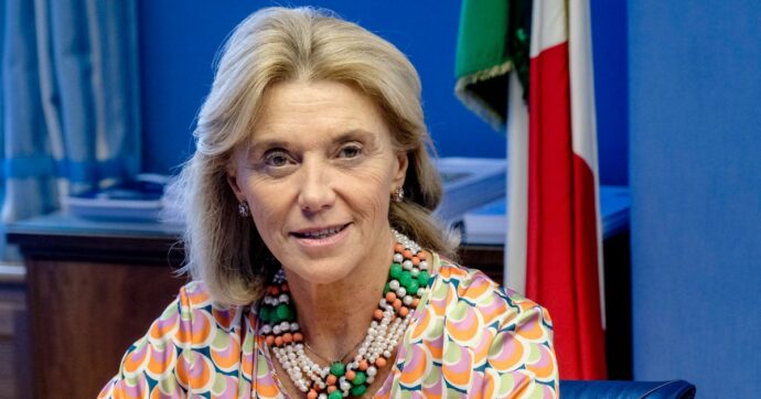 Elisabetta Belloni lascia la guida dei Servizi: via dal 15 gennaio. Lei: ‘Scelta personale’. E smentisce incarichi in Ue con von der Leyen