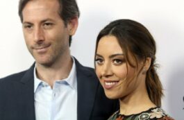 Copertina di “Il suicidio di mio marito Jeff Baena è una tragedia inaccettabile”: lo sfogo di Aubrey Plaza