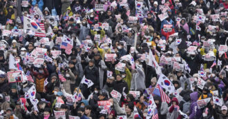 Copertina di Corea del sud, un altro mandato d’arresto per il presidente Yoon, sotto impeachment: il primo tentativo bloccato dai sostenitori