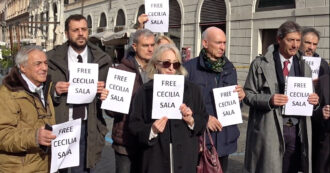 Copertina di Caso Sala, presidio dei giornalisti a Roma per chiedere la scarcerazione: “Rispettiamo il silenzio stampa, solidarietà alla collega detenuta”