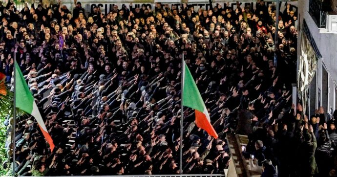 Saluti romani ad Acca Larentia: la Digos identifica chi li contesta