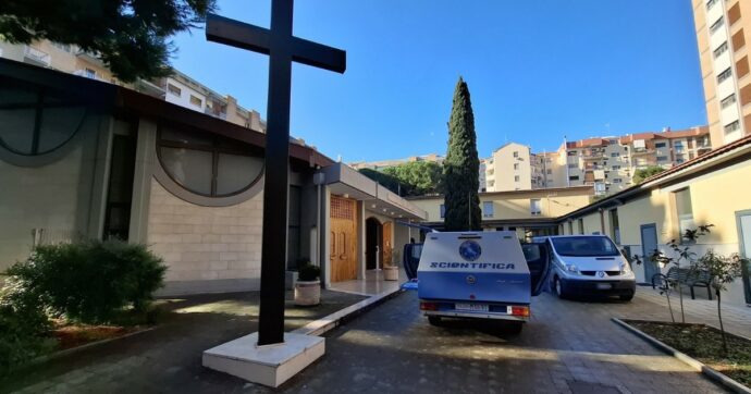 Neonato trovato morto nella culla termica di una chiesa a Bari: indagati per omicidio colposo don Ruccia e il tecnico che la riparò