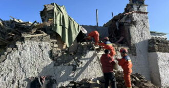 Copertina di Violento terremoto in Tibet: almeno 126 morti nella scossa di magnitudo 6.8 tra Cina e Nepal, il più forte degli ultimi 5 anni