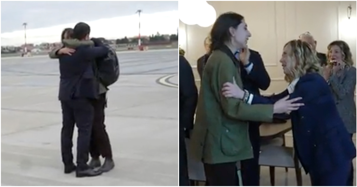 Il video dell’arrivo di Cecilia Sala in aeroporto: la giornalista abbraccia il compagno e i genitori, poi il saluto a Meloni