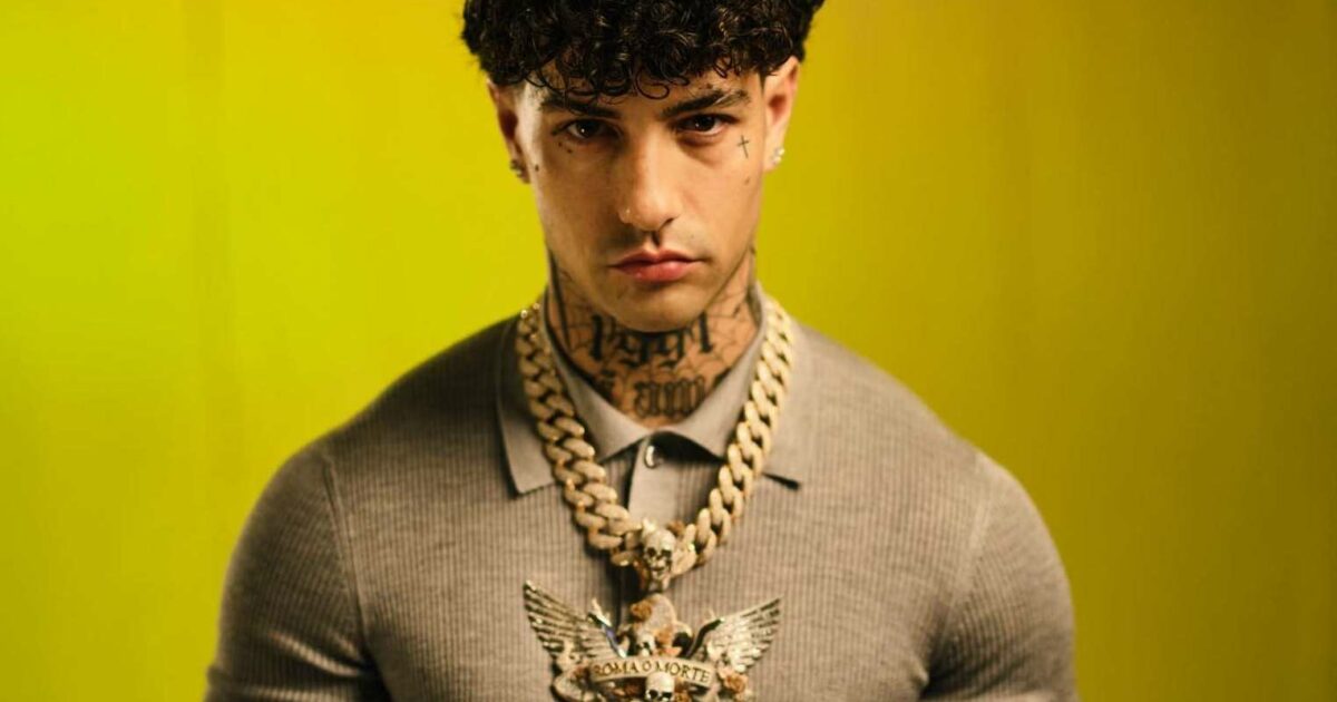 Tony Effe a Sanremo 2025 con Damme ‘na mano: ecco di cosa parla il testo della canzone