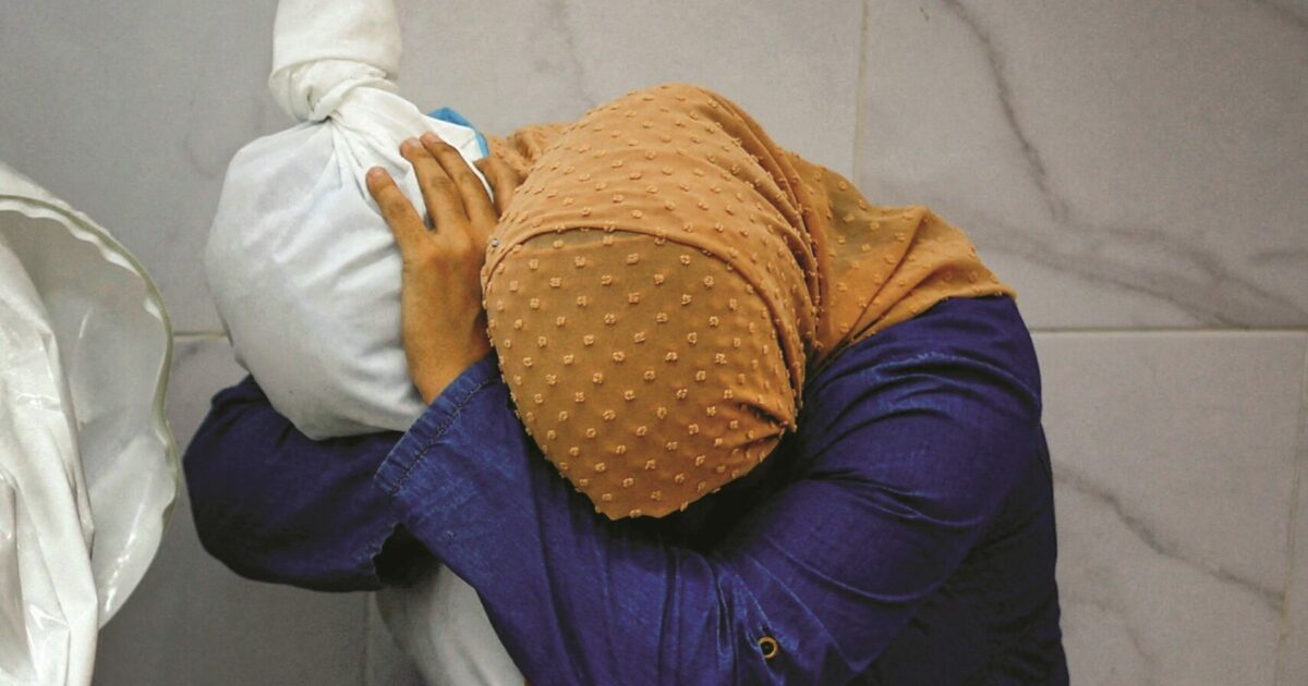 Gaza rasa al suolo. Nessuna pietà. La piccola Saly e le altre vittime