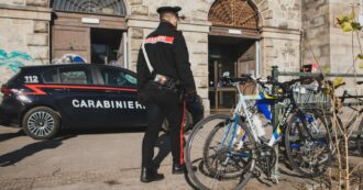 Copertina di Torino, gli amici gettarono una bici su un ragazzo ai Murazzi: condannata a 16 anni la maggiorenne che guardava