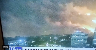 Copertina di Ufo tra gli incendi Los Angeles? Un bolide bianco sbuca all’improvviso e sfreccia velocissimo nei cieli: ecco di cosa si tratta