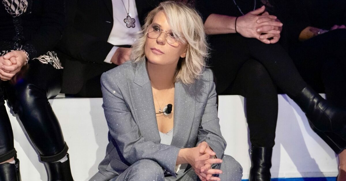 “C’è Posta per Te” di Maria De Filippi riparte e gli ospiti della puntata sono Dusan Vlahovic e Antonino Cannavacciuolo