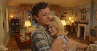 Copertina di Here di Zemeckis. Un’unica inquadratura fissa in un salotto per il capolavoro sul senso del tempo, del cinema e della vita