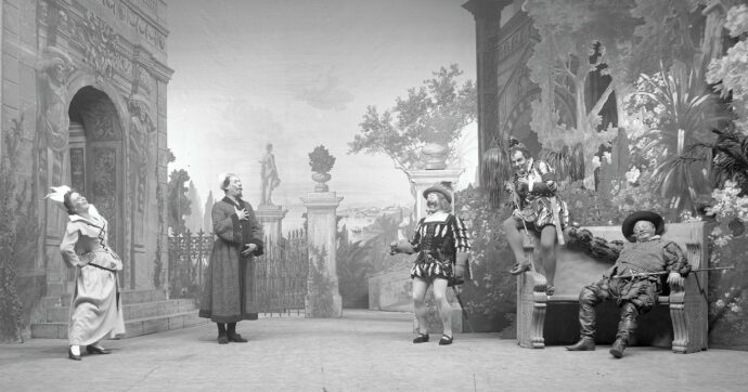 Una strampalata famiglia di attori magici e maledetti