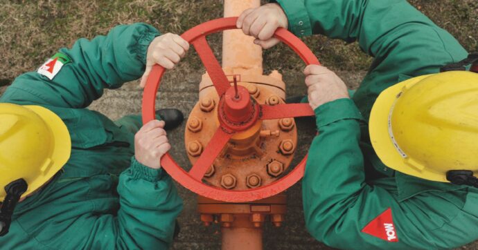 Usa, nuove sanzioni sul petrolio russo: così Biden vuole negoziare