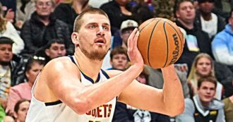 Copertina di NBA Freestyle | Nikola Jokic da fantascienza: è diventato pure il miglior tiratore da tre punti