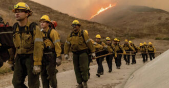 Copertina di Rischio incendi in crescita esponenziale ma Los Angeles ha tagliato i fondi ai vigili del fuoco per problemi di budget