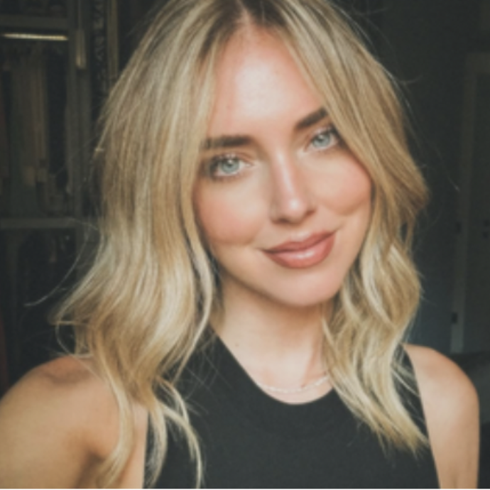 “E ti accusano di voler essere un’altra persona”: Chiara Ferragni risponde alle critiche sulle foto prese da altri profili Instagram. Ora spunta anche la pizza ‘con ciliegine’