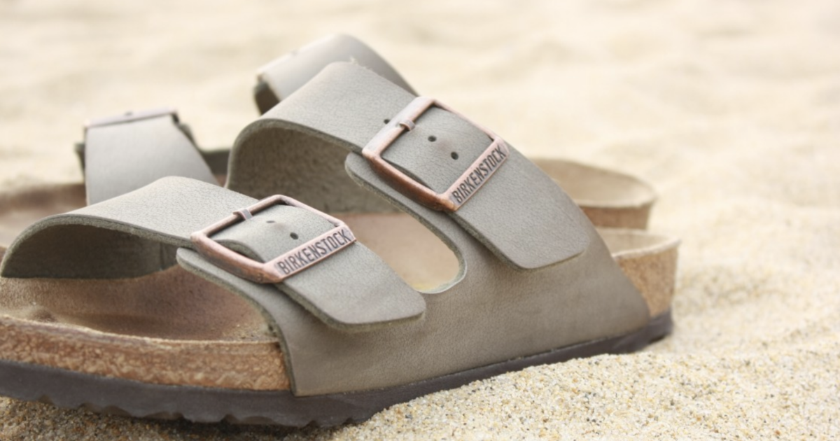 Le Birkenstock sono “opere d’arte”? L’azienda vuole che i suoi sandali siano protetti da copyright: ecco perché