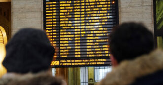 Copertina di Caos treni Milano, le regole per ricevere i rimborsi e i risarcimenti per i ritardi e cancellazioni