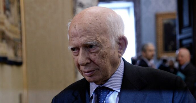 Cirino Pomicino: “Mi ribello alla bara con un angioletto-tutor Le donne? Ho espiato”