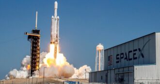 Copertina di Trump pronto a tagliare del 25% i finanziamenti alla Nasa: a rischio la stazione lunare Gateway e i campionamenti di Marte