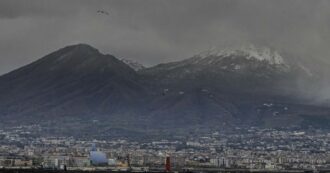 Copertina di Neve e gelo nel Salernitano, nel Sannio e in Irpinia: domani scuole chiuse in alcuni Comuni. Capri isolata causa forte vento