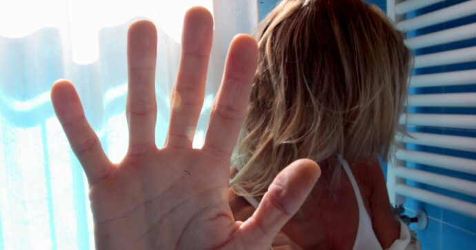 Imponeva alla coniuge le regole: condannato