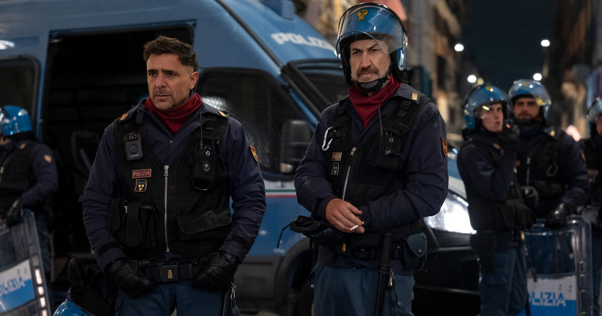 Acab, la serie su Netflix: a distanza di 13 anni, la squadra di Marco Giallini continua a picchiare