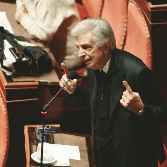 Copertina di Furio Colombo, dai Kennedy a “Unità” e “Fatto”: ha vissuto tante vite straordinarie