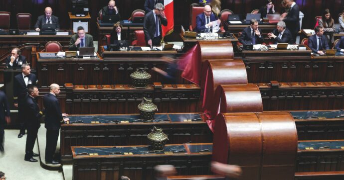 Consulta, Forza Italia si incarta: pensa al legale senza stipendio