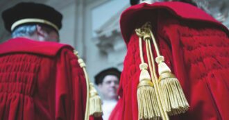 Copertina di “Tutti in toga con la Costituzione in mano”: l’Anm studia la protesta contro il governo